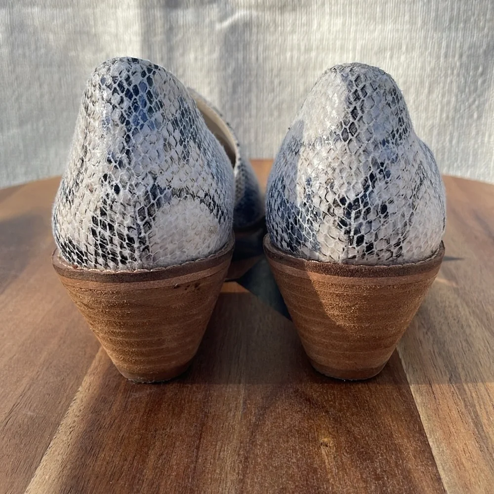 Chinese Laundry Women’s Matcha Bootie Size 7